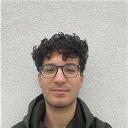 Laureando di laurea magistrale presso IUAV Venezia, impartisce lezioni di: matematica, fisica, inglese, storia, italiano, e arte